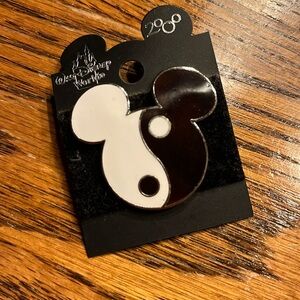 DISNEY PIN MICKEY MOUSE PIN YIN YANG HEAD EARS ICONS 2000 limited edition rare